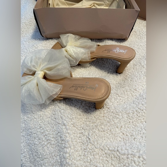 *Sold* Jessi Caballero bow heels - Picture 5 of 9